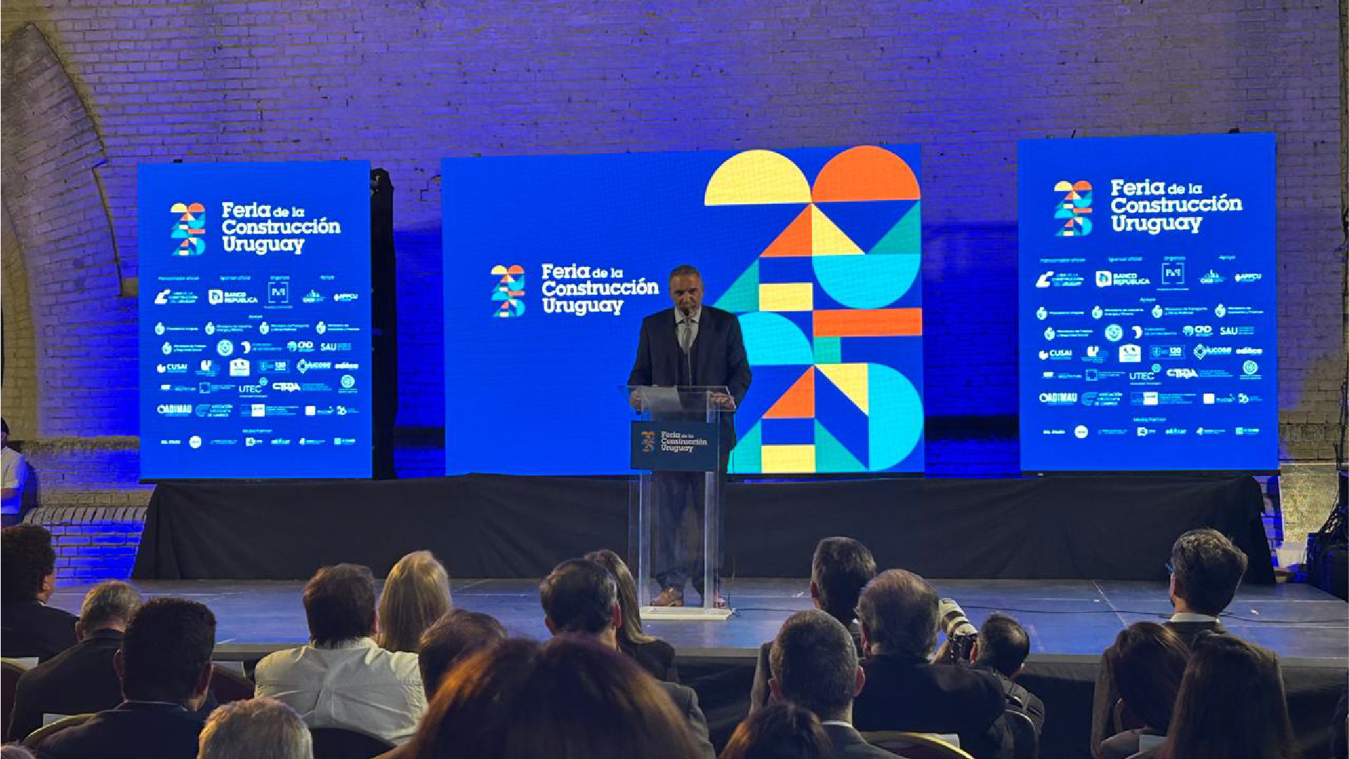 INSECOL en la Feria de la Construcción Uruguay 2025: Iluminando el Futuro de la Región 8