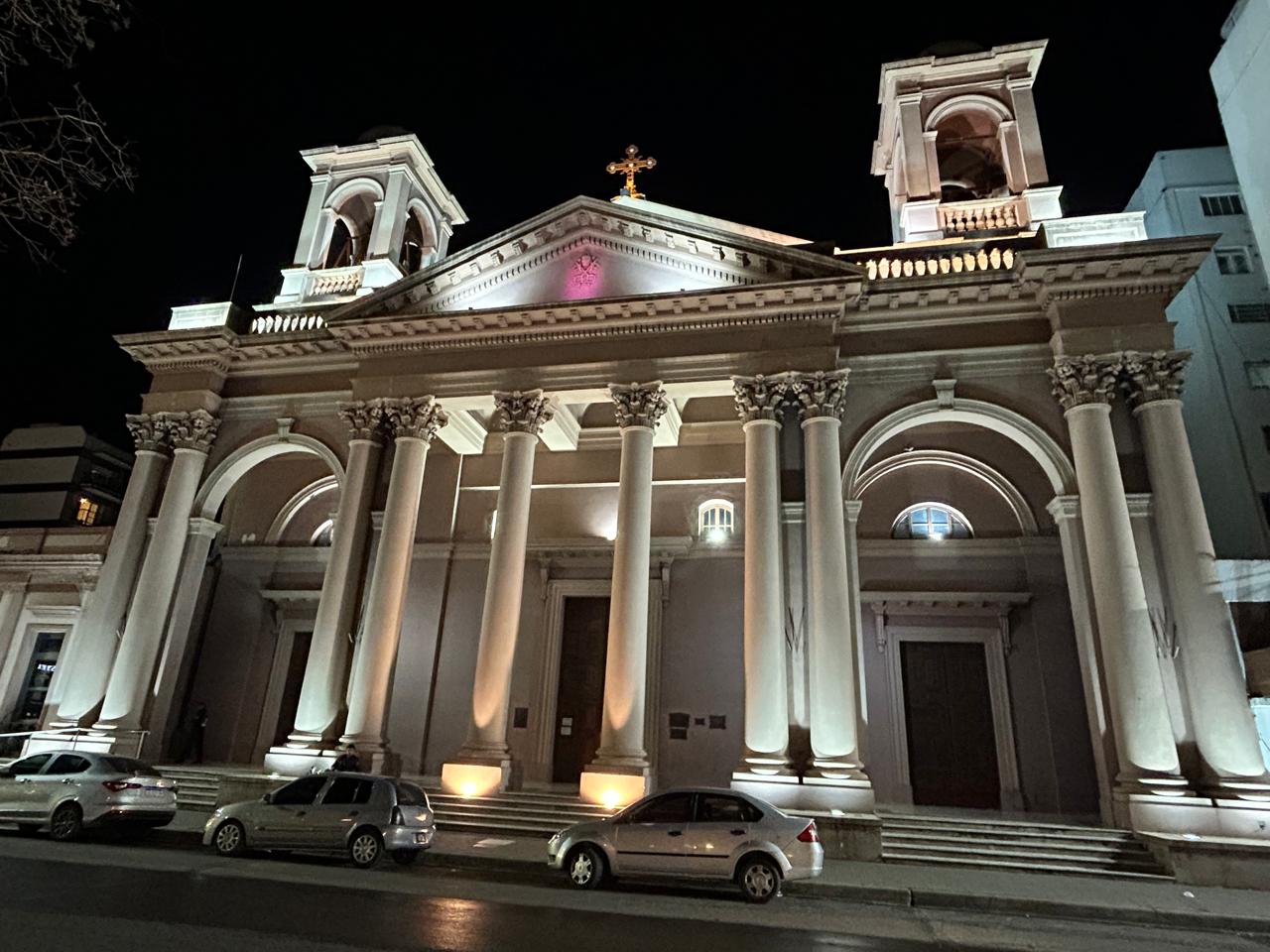 Iluminación frente de Basílica Inmaculada Concepción del Uruguay